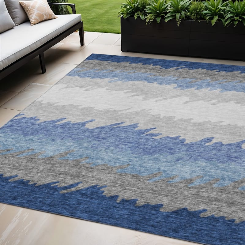 HomeRoots Striped Transitional Rectangle Outdoor Rug - 5' X 8'