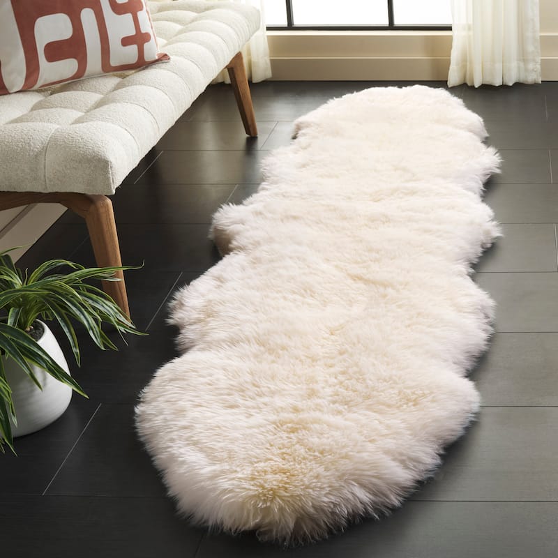 SAFAVIEH Handmade Sheepskin Brittnie Genuine Pelt Rug - 2' x 7' Runner - Natural/White