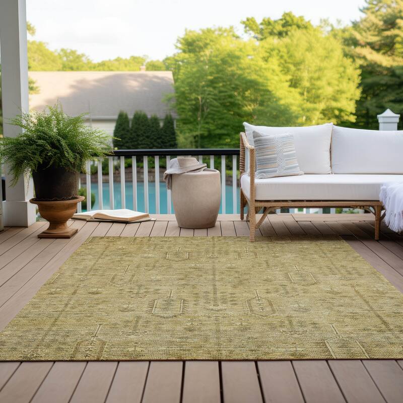 Machine Washable Indoor/ Outdoor Chantille Distressed Traditional Rug