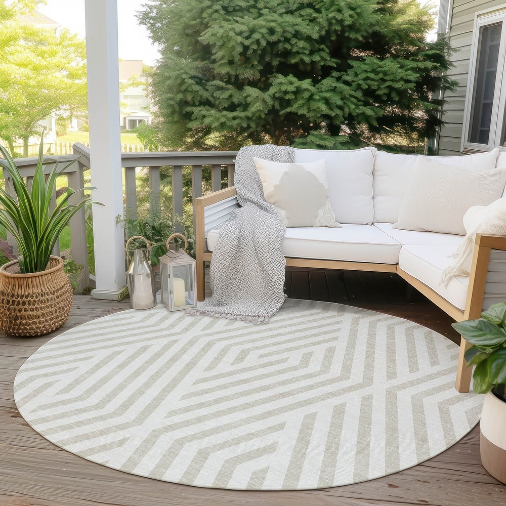 Machine Washable Indoor/ Outdoor Modern Diamonds Chantille Rug