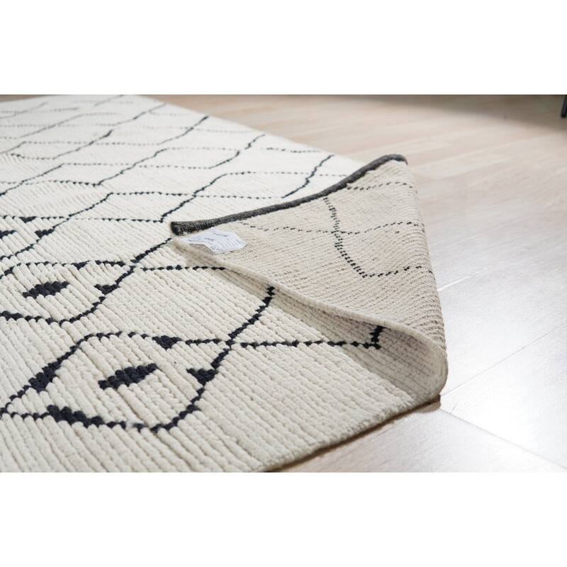 Hand-Knotted Wool Oushak Rug, 8' x 10', Ivory Area Rug, Luxurious Soft Texture for Living Rooms or Bedrooms - L