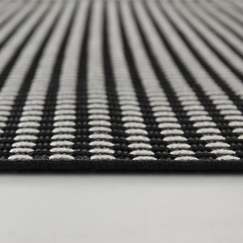 Eduarda Checkered Indoor/Outdoor Area Rug