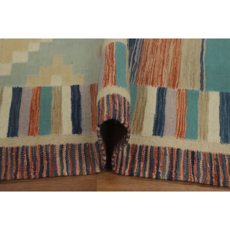 Hand Woven Southwestern Wool Multi-Colored Geometric Area Rug - 5' 9'' X 4' 2''
