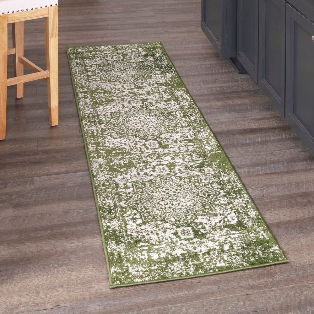Traditional Brenda Collection Area Rug