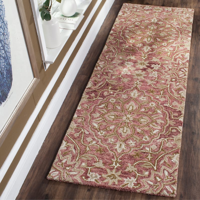 SAFAVIEH Handmade Bella Zaharinka Modern Floral Wool Rug - 2'3" x 7' Runner - Rose/Taupe