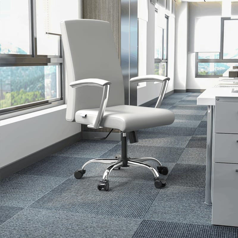 LeisureMod Evander Modern Swivel Office Chair in Faux Leather with Silver Frame