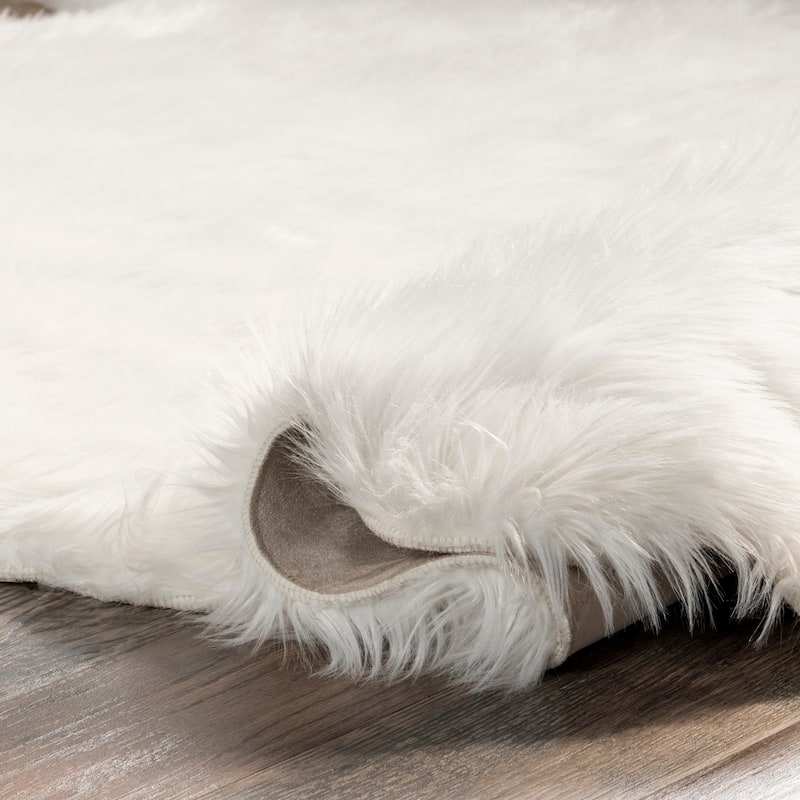 Nuloom Deonna Faux Sheepskin Shag Area Rug - 5'3" x 6'