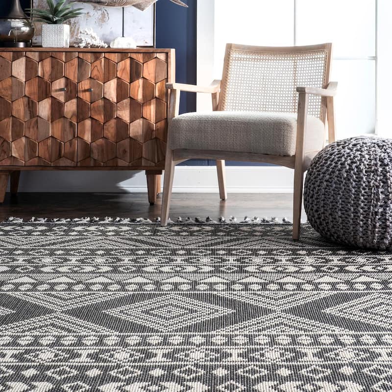 Nuloom Southwestern Striped Tribal Pierce Area Rug