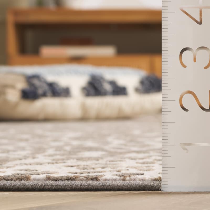 SAFAVIEH Noble Letteria Viscose Slip Resistant Rug - 5'1" x 7'6"