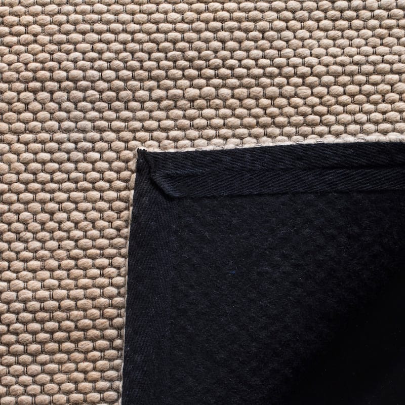 SAFAVIEH Handmade Natura Refiqe Wool Rug