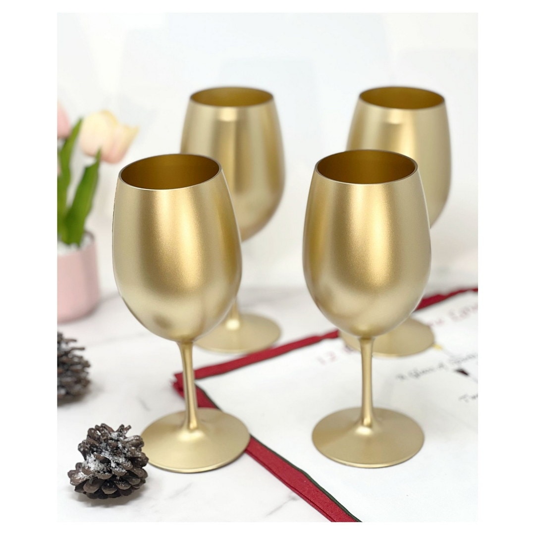 https://ak1.ostkcdn.com/images/products/is/images/direct/ac11df4b33d0a00ead026573926f0a13d8be8b2a/LeadingWare-Designer-Metallic-Acrylic-Wine-Glasses-Set-of-4-%2820oz%29%2C-Premium-Quality-Unbreakable-Stemmed-Acrylic-Wine-Glasses.jpg