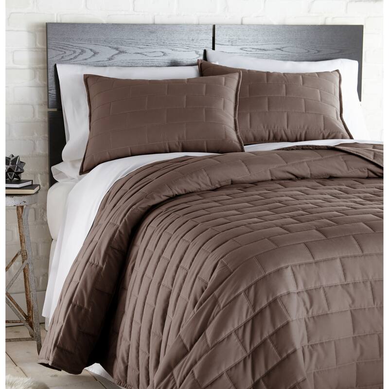 Vilano Ultra-Soft Lightweight Brickyard 3-piece Quilt and Sham Set - Chocolate Brown - Twin - Twin XL