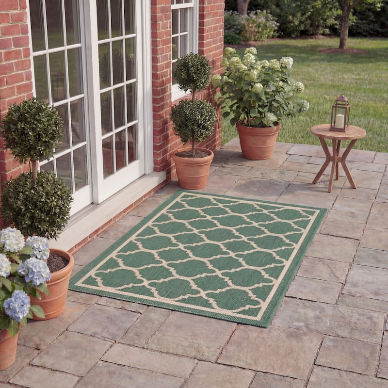 SAFAVIEH Courtyard Kristelle Indoor/ Outdoor Waterproof Patio Backyard Rug