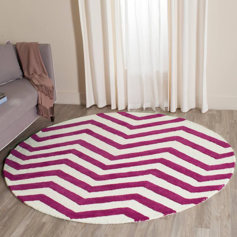 SAFAVIEH Handmade Cambridge Terttu Chevron Wool Rug - 6' Round - Ivory/Fuchsia