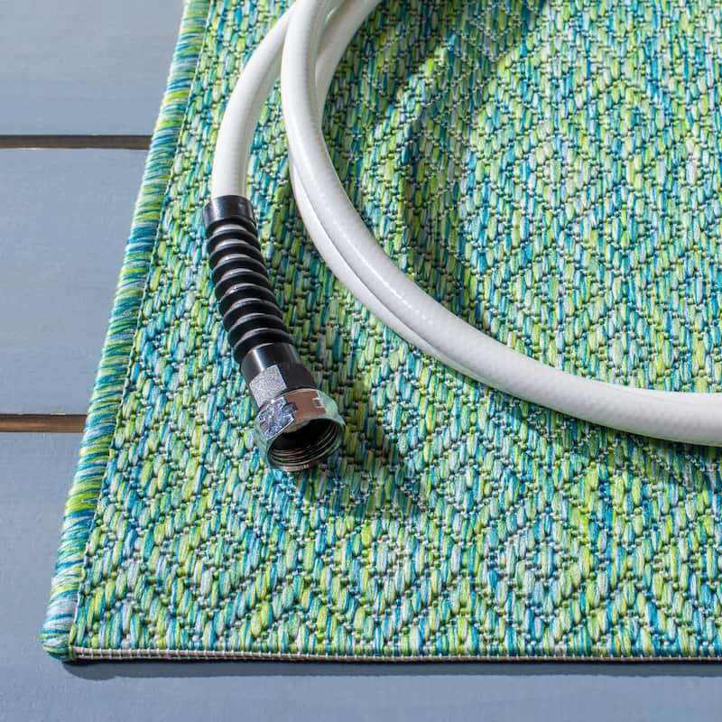 SAFAVIEH Courtyard Jonell Indoor/ Outdoor Patio Backyard Rug