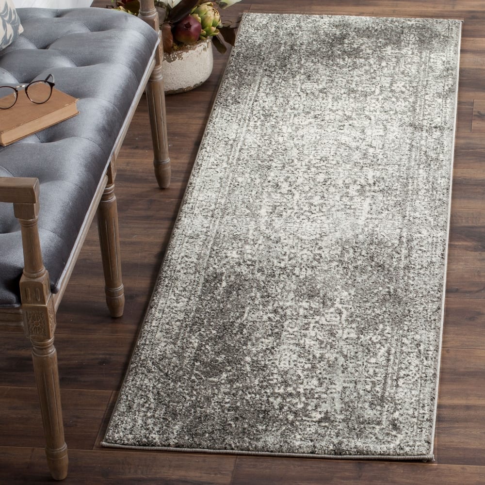SAFAVIEH Evoke Pety Vintage Distressed Rug
