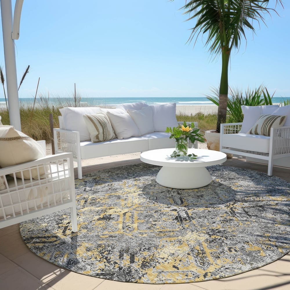 Machine Washable Indoor/ Outdoor Chantille Distressed Diamonds Rug