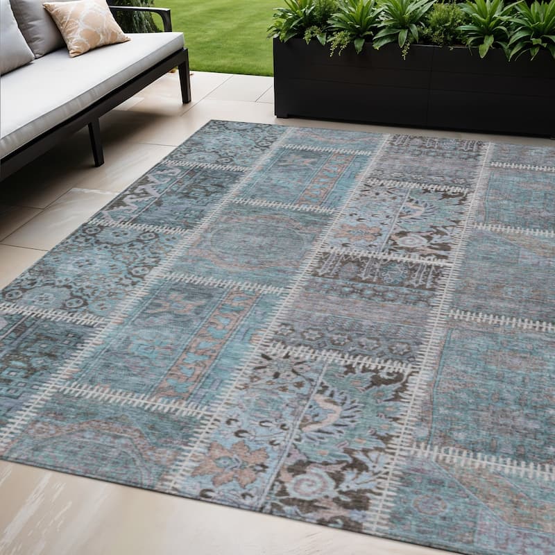 HomeRoots Patchwork Transitional Rectangle Outdoor Rug - 5' X 8'