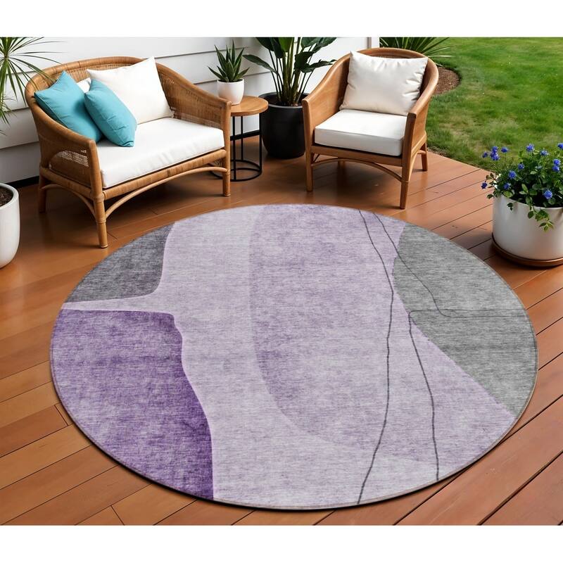 HomeRoots Abstract Transitional Rectangle Outdoor Rug - 8' Round