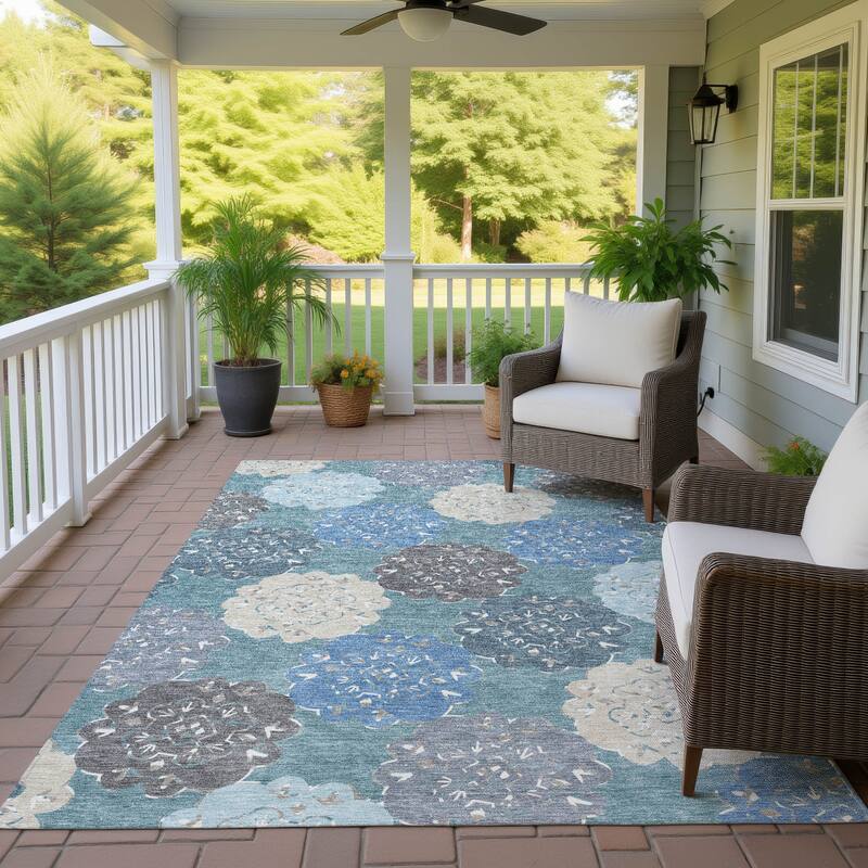 Machine Washable Indoor/ Outdoor Global Motif Chantille Rug
