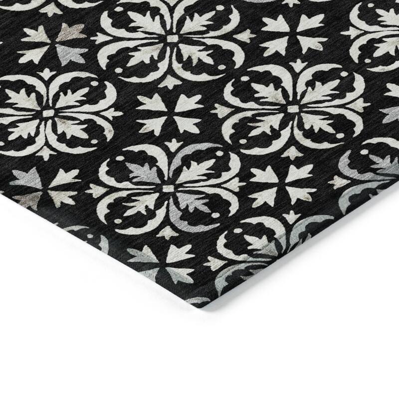 HomeRoots Floral Transitional Rectangle Outdoor Rug