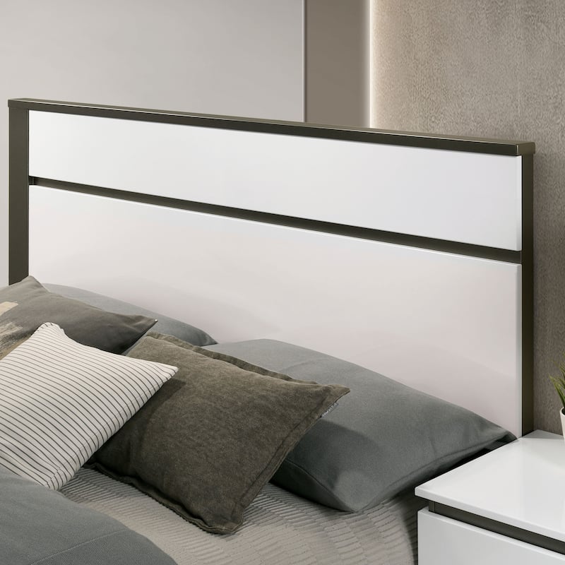 Furniture of America Conjira Modern 2-Piece White Wood Platform Bed and Nightstand Set