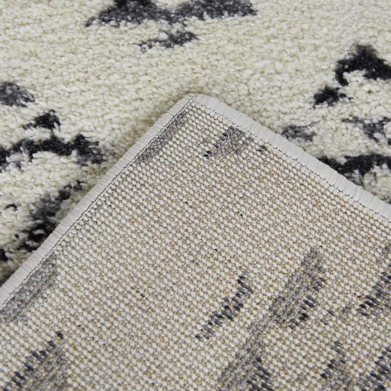 Hermann Geometric Diamond Area Rug