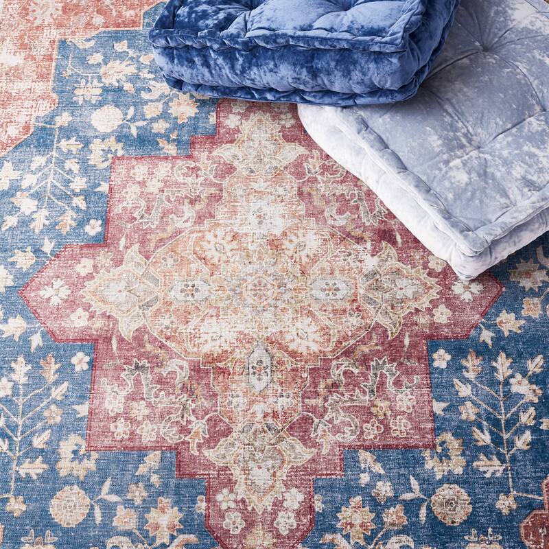 SAFAVIEH, Tucson Machine Washable Slip Resistant Queenie Oriental Medallion