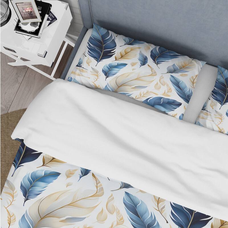Designart "Sapphire Blue Dove Feathers I" Blue Floral Bedding Cover Set With 2 Shams