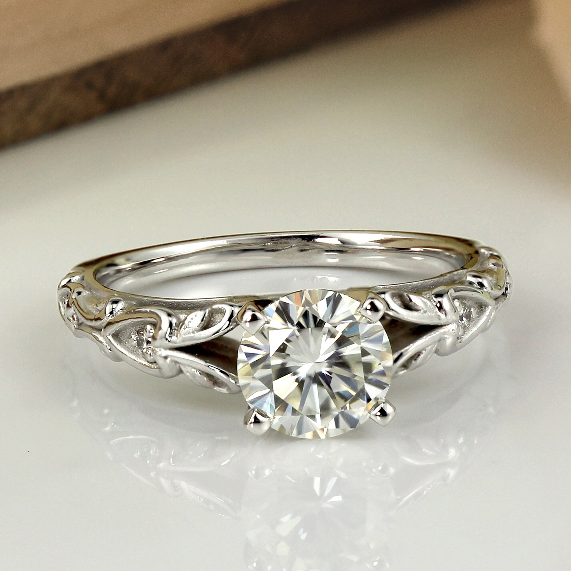 Auriya 14k Gold 1 carat TW Vintage Moissanite Engagement Ring with Diamond Accents