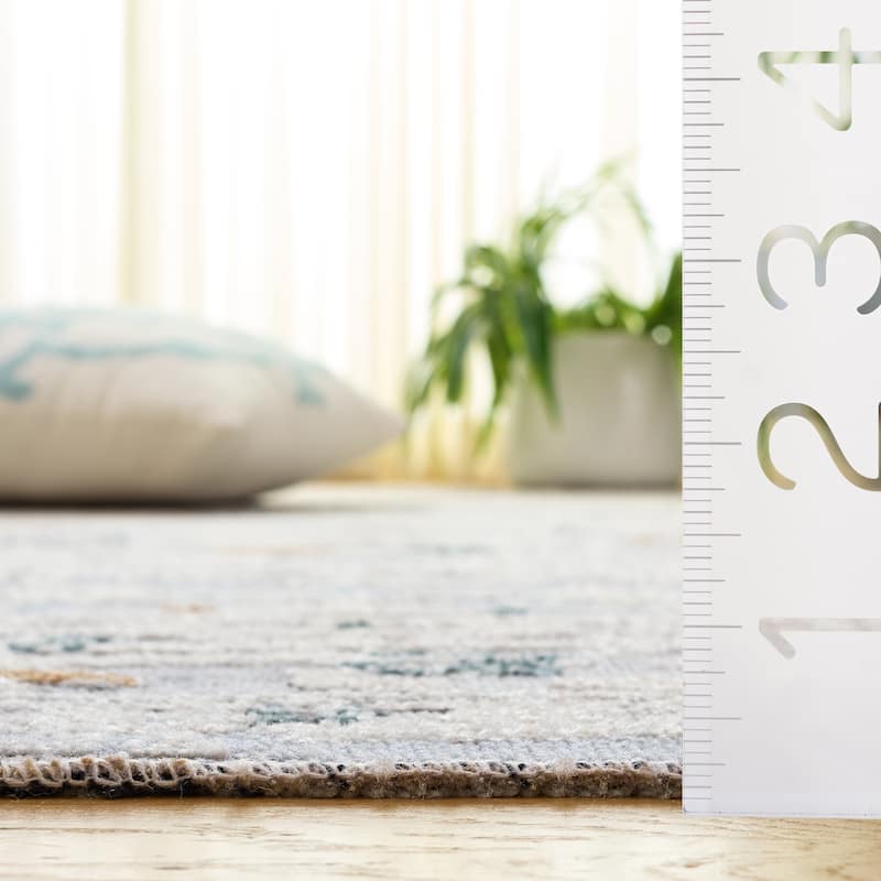 SAFAVIEH Miranda Nadeige Traditional Rug