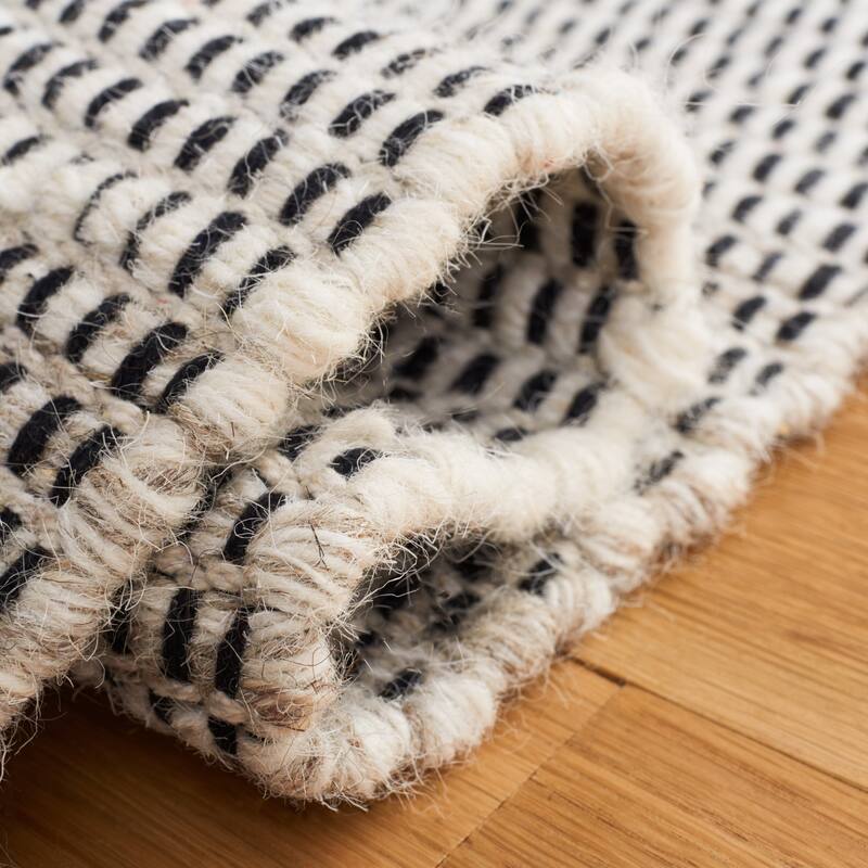 SAFAVIEH Vermont Corlien Wool Fringe Rug