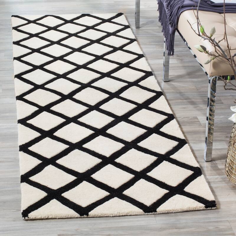 SAFAVIEH Handmade Chatham Retha Modern Moroccan Wool Rug - 2'3" x 7' Runner - Ivory/Black - Runner