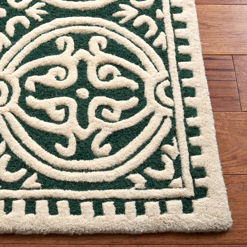 SAFAVIEH Handmade Cambridge Myrtis Moroccan Wool Rug