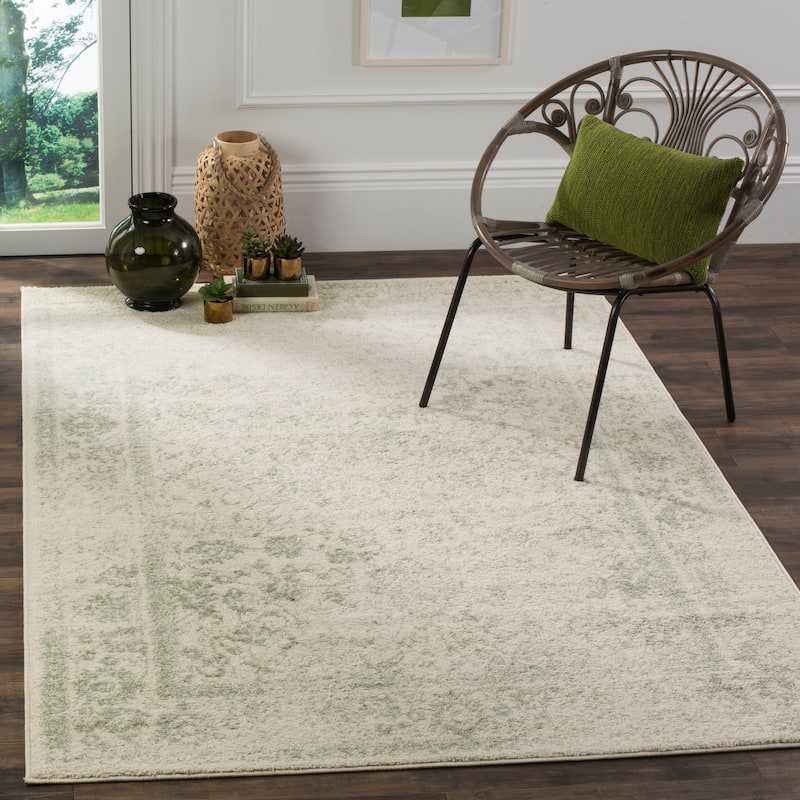 SAFAVIEH Adirondack Dakota Rustic Shabby Chic Distressed Rug - 5'1" x 7'6" - Ivory/Sage