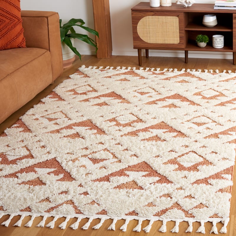 SAFAVIEH Moroccan Tassel Shag Kobi 2-inch Thick Rug - 5'3" x 7'6" - Ivory/Brick Rust - Rectangle