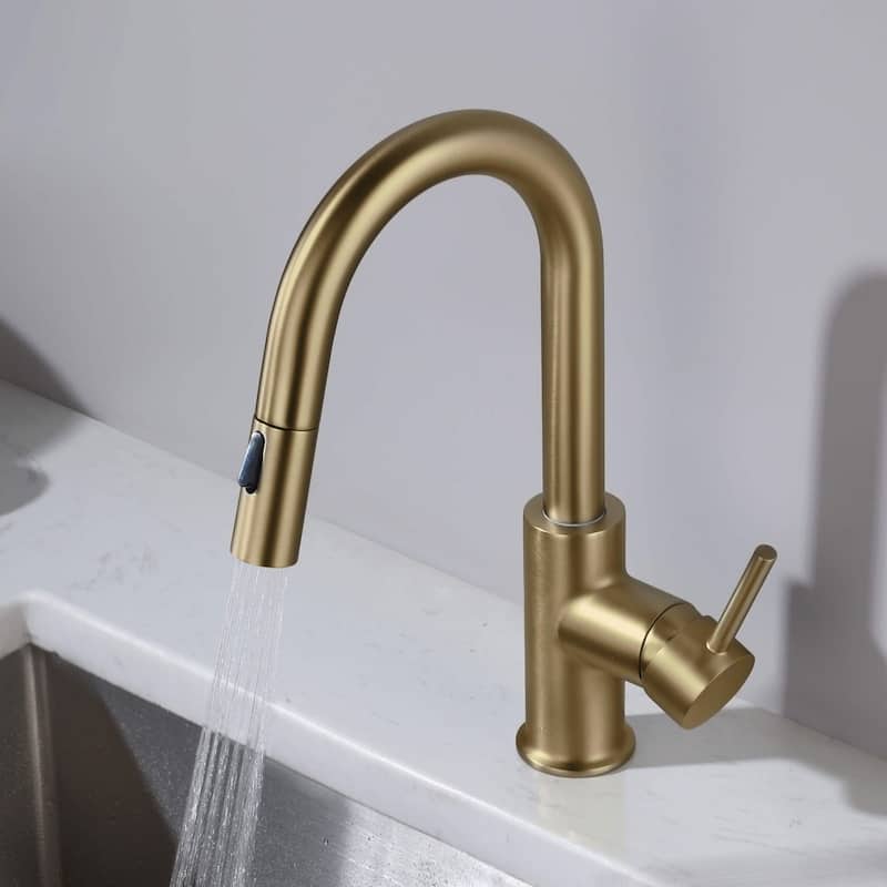 Single-Hole Pull-Down Kitchen Faucet with Sprayer and Magnetic Docking