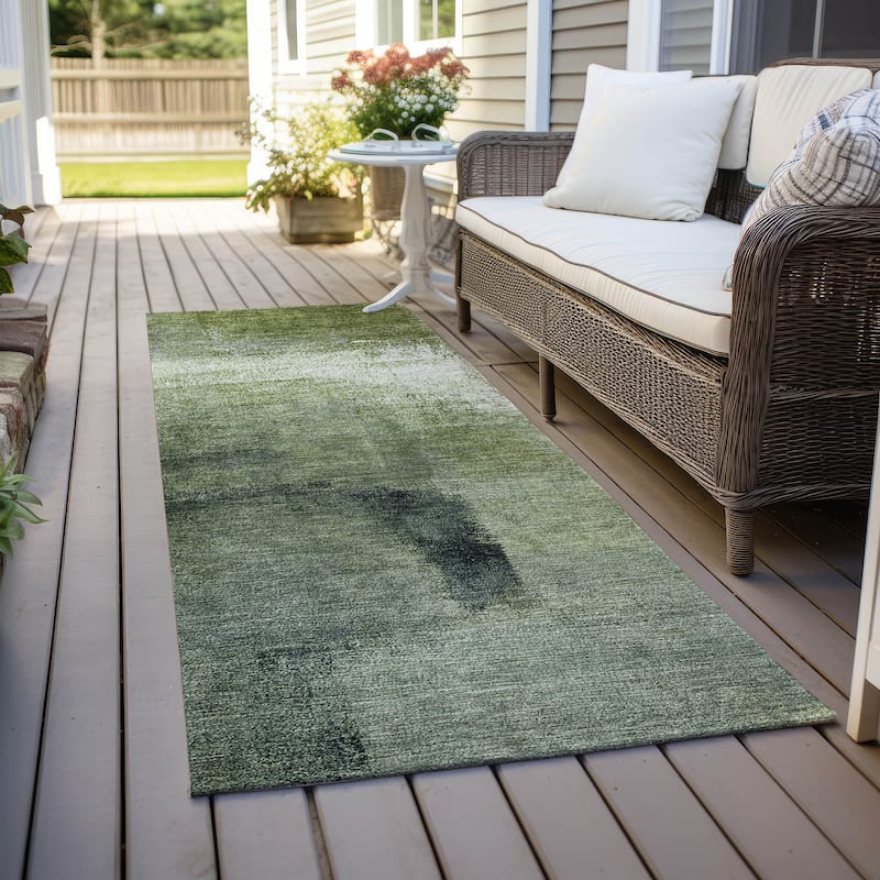 Machine Washable Indoor/ Outdoor Chantille Solid Ombre Rug - Green - 2'3" x 7'6"