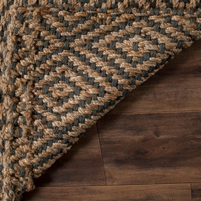 SAFAVIEH Handmade Natural Fiber Svana Jute Rug