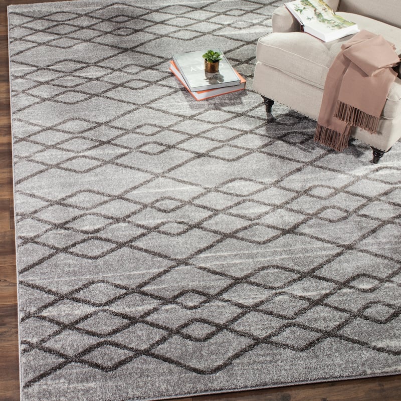 SAFAVIEH Tunisia Luvenia Southwestern Rug - 6'7" x 9'2" - Grey/Black