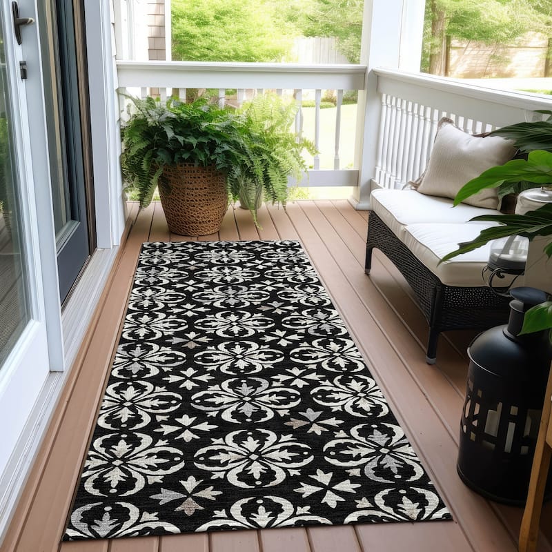 Machine Washable Indoor/ Outdoor Chantille Traditional Medallion Rug - Black - 2'3" x 7'6"