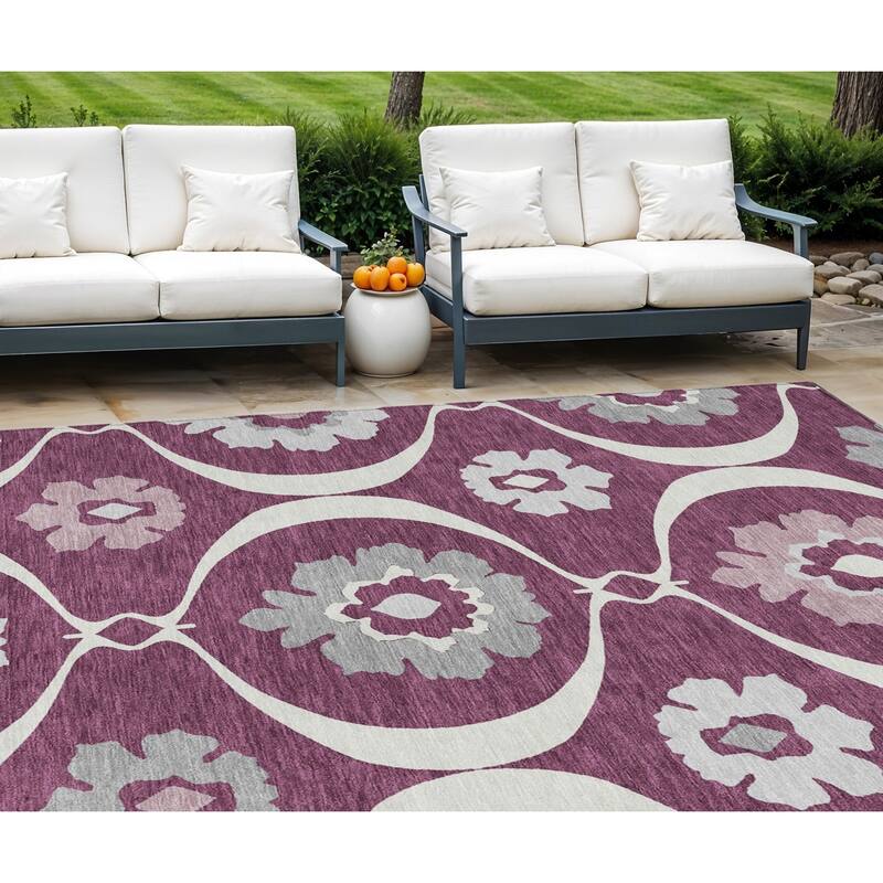 HomeRoots Medallion Transitional Rectangle Outdoor Rug - 8' X 10'