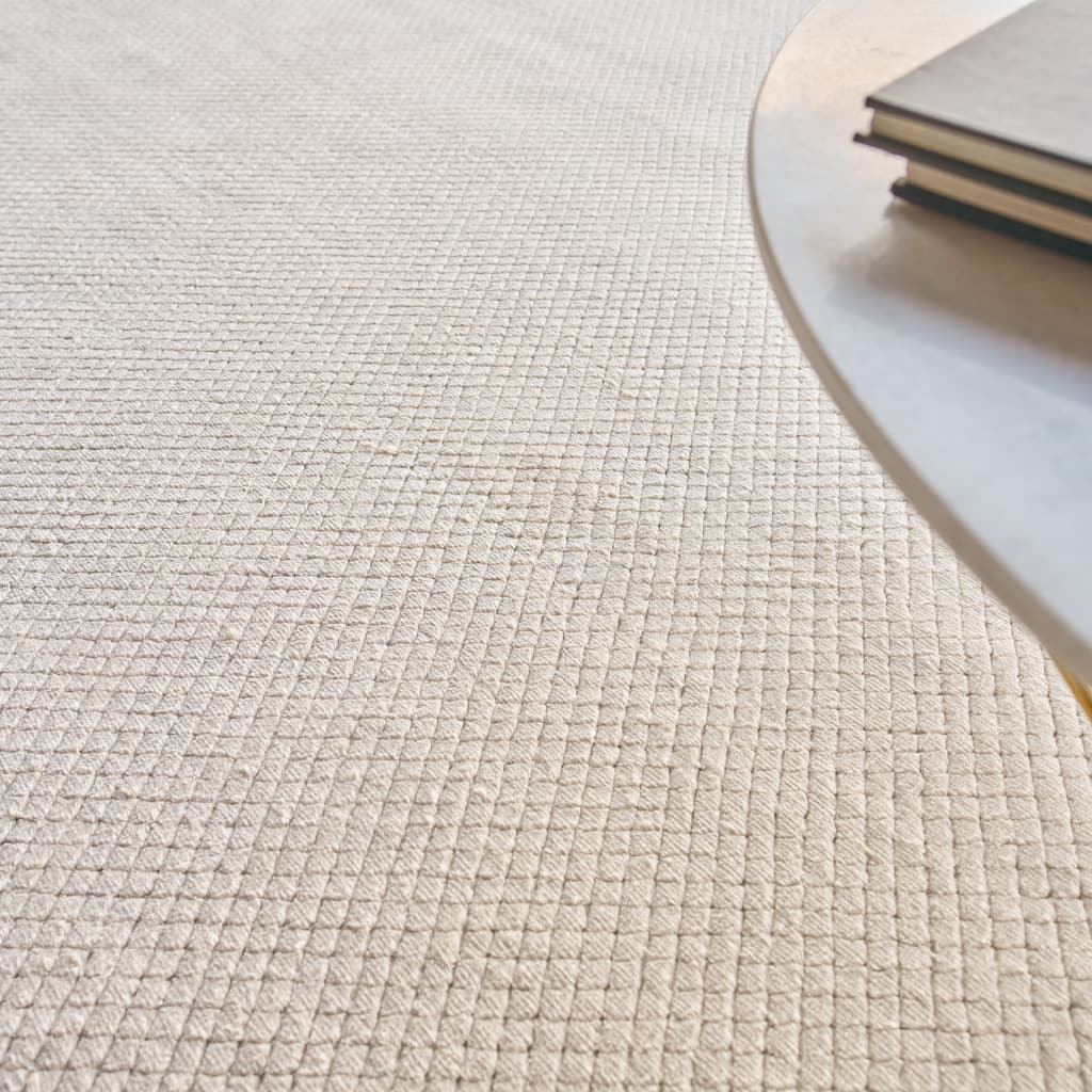 EXQUISITE RUGS Pearl Hand-loomed Bamboo Silk Ivory Area Rug.