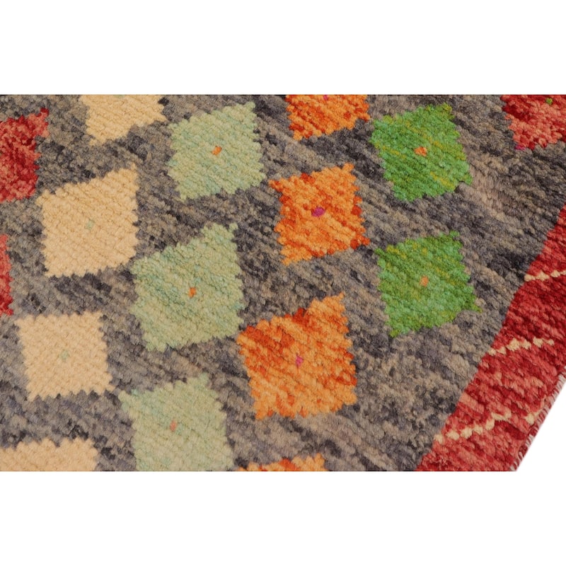 Boho Chic Balochi Stephenson Gray/Red Hand Knotted Wool Rug - 4'2'' x 6'1''