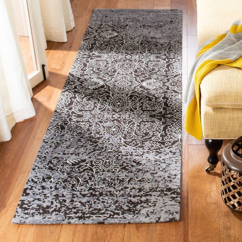 SAFAVIEH Classic Vintage Boho Justi Distressed Oriental Cotton Rug - 2'3" x 8' Runner - Silver/Brown
