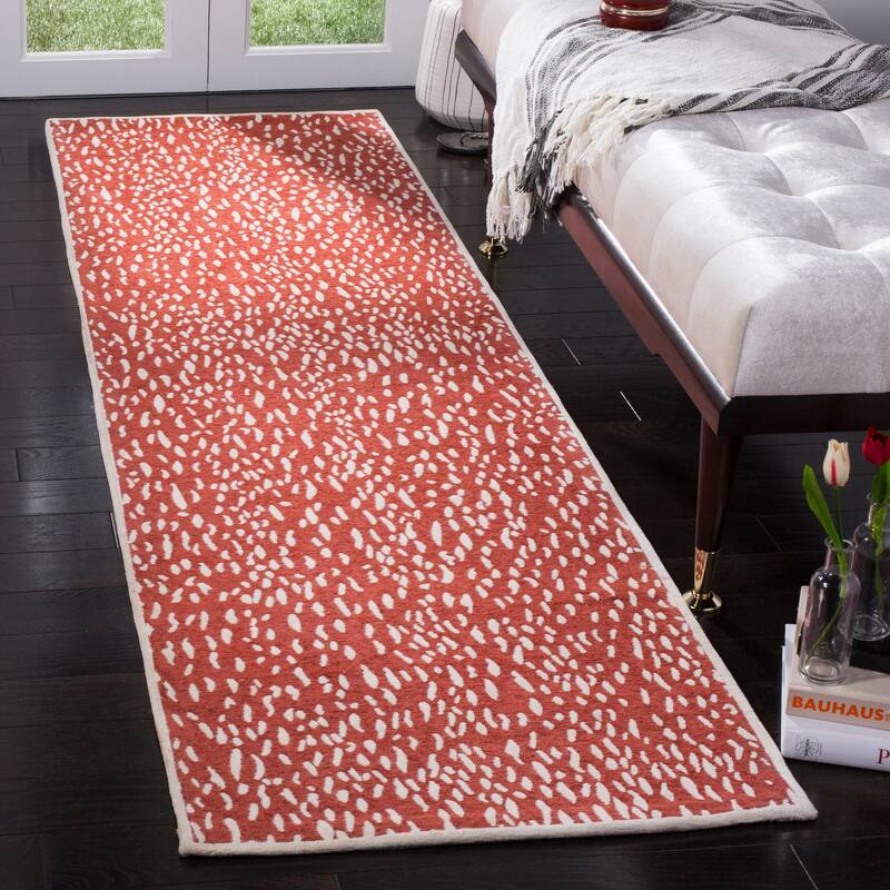SAFAVIEH Handmade Marbella Goril Modern Polyester Rug - 2'3" x 8' Runner - Red/Ivory