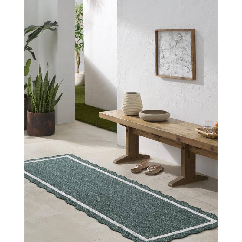 Livabliss Miami Beach Traditional Indoor / Outdoor Area Rug