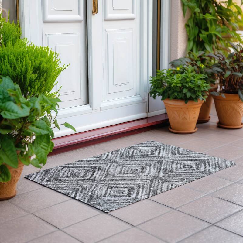 Machine Washable Indoor/ Outdoor Chantille Moroccan Boho Contemporary Rug - Gray - 1'8" x 2'6"