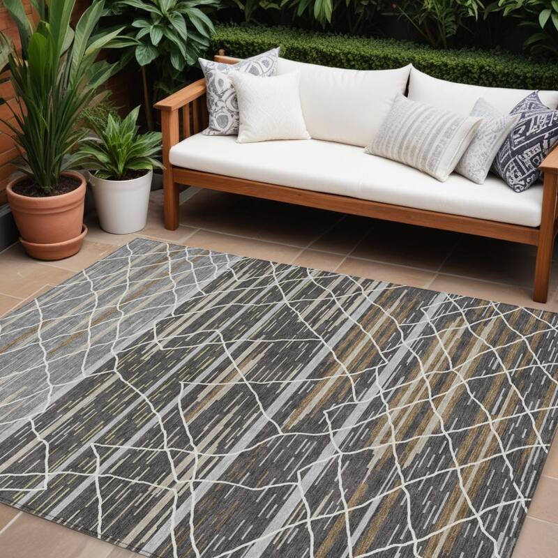 HomeRoots Striped Modern Rectangle Outdoor Rug - 10' X 14'