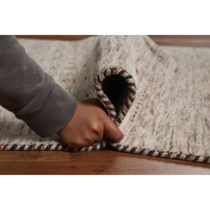 Hand Knotted Oriental 100% Wool Carpet Tribal Animal Pictorial Beige & Ivories Gabbeh Area Rug - 5' 9'' X 4' 0''